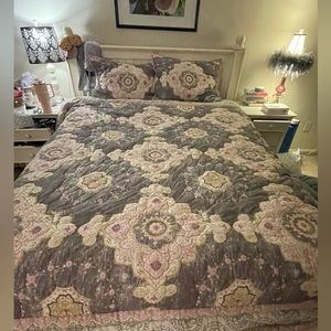 Pottery Barn Teen Bohemian wonder quilt, 2 pillowcases and 2 standard shams